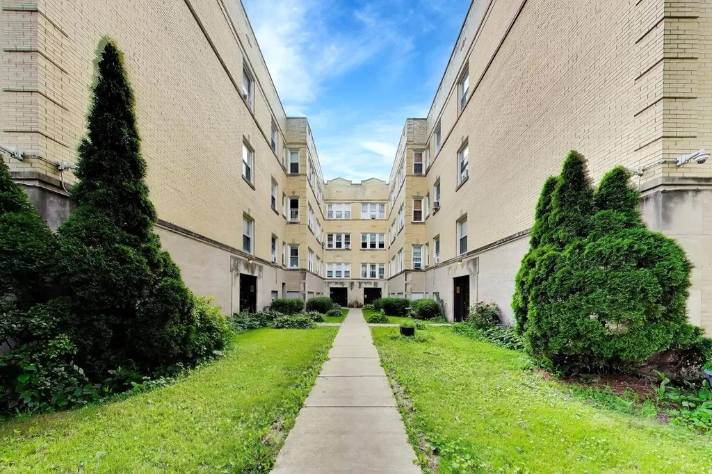6446 North Claremont Avenue Chicago IL 60645