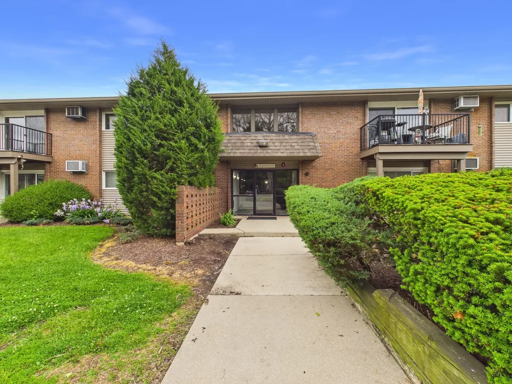 4525 Blackhawk Lane Lisle IL 60532