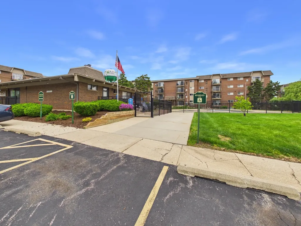 4525 Blackhawk Lane Lisle IL 60532