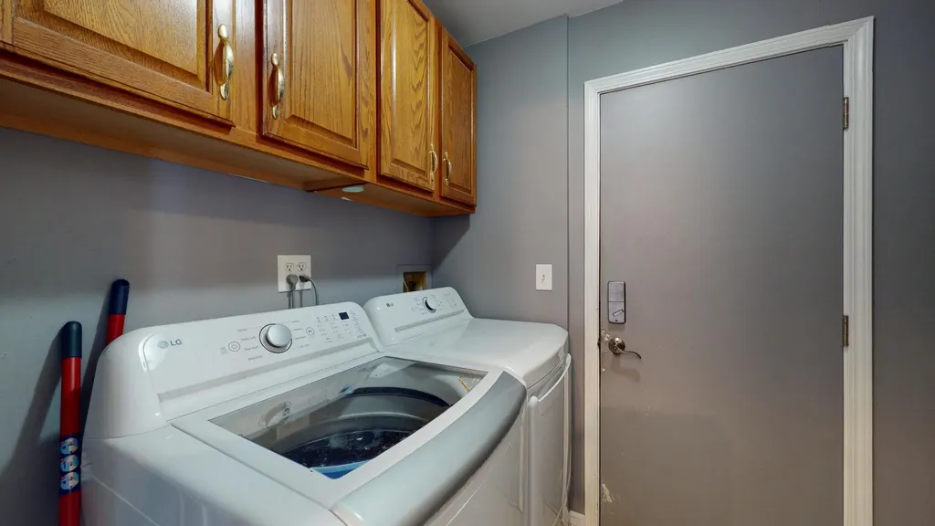 684 Huntington Drive Carol Stream IL 60188