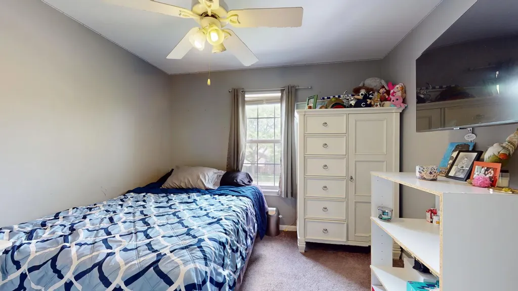 684 Huntington Drive Carol Stream IL 60188