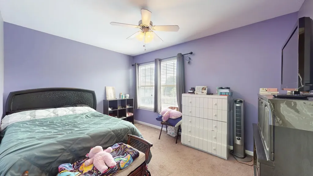 684 Huntington Drive Carol Stream IL 60188