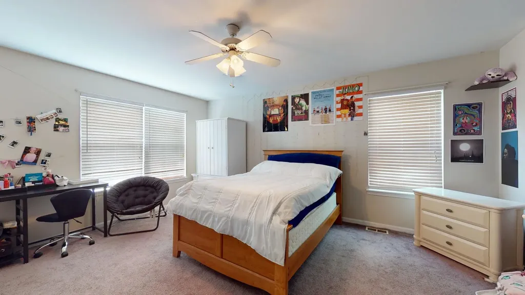 684 Huntington Drive Carol Stream IL 60188