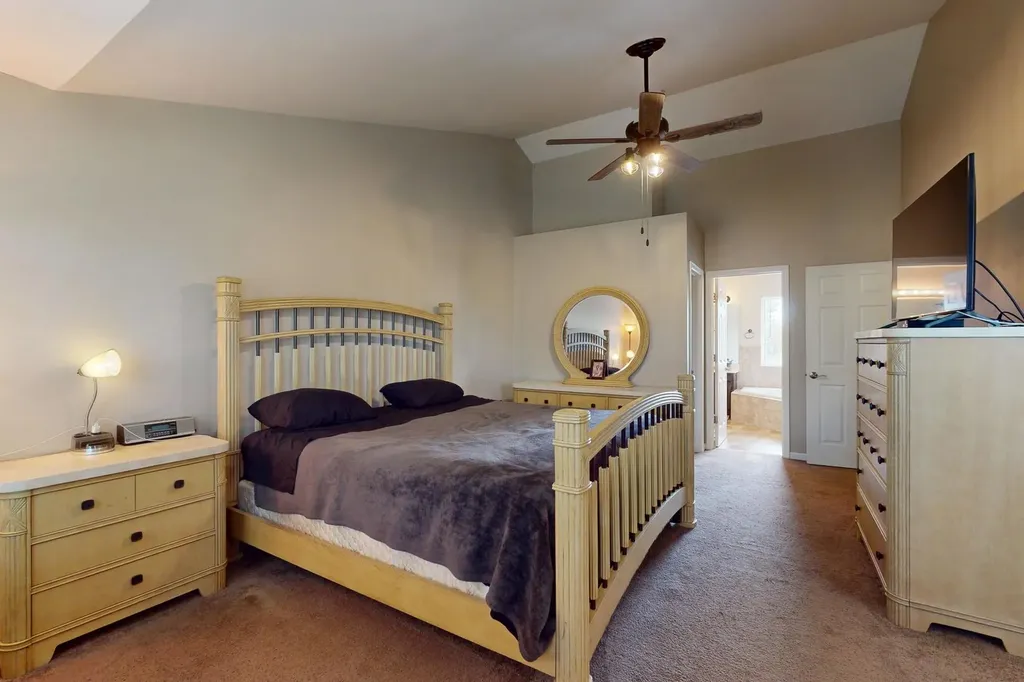 684 Huntington Drive Carol Stream IL 60188