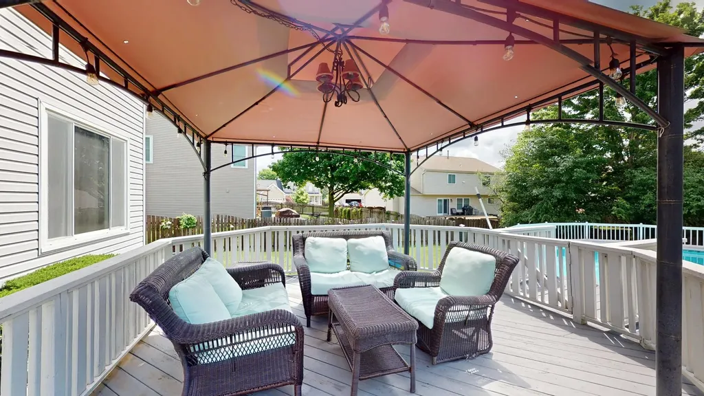 684 Huntington Drive Carol Stream IL 60188