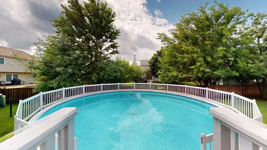 684 Huntington Drive Carol Stream IL 60188