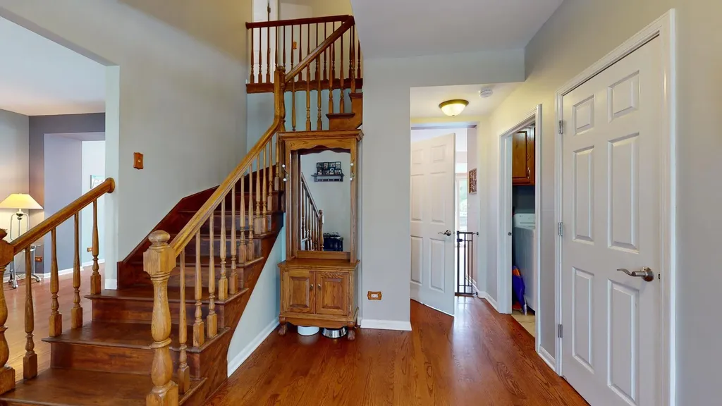 684 Huntington Drive Carol Stream IL 60188