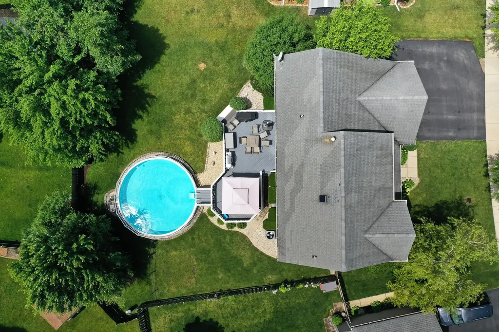 684 Huntington Drive Carol Stream IL 60188