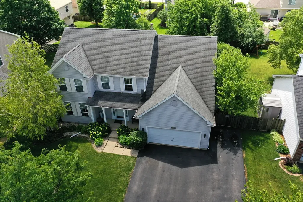 684 Huntington Drive Carol Stream IL 60188