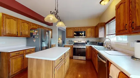684 Huntington Drive Carol Stream IL 60188