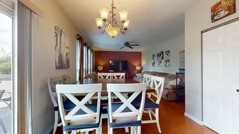 684 Huntington Drive Carol Stream IL 60188