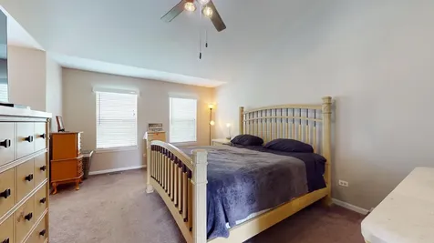 684 Huntington Drive Carol Stream IL 60188