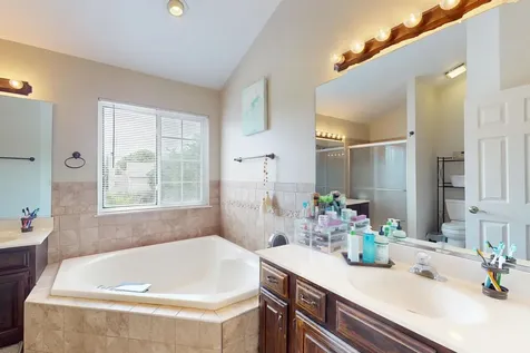 684 Huntington Drive Carol Stream IL 60188