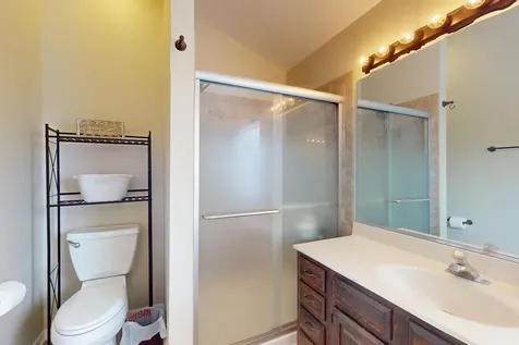684 Huntington Drive Carol Stream IL 60188