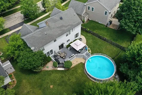 684 Huntington Drive Carol Stream IL 60188