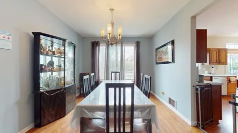 684 Huntington Drive Carol Stream IL 60188