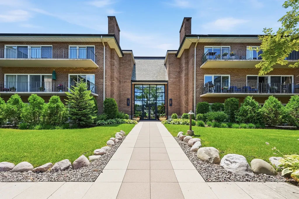 6 Oak Brook Club Drive Oak Brook IL 60523
