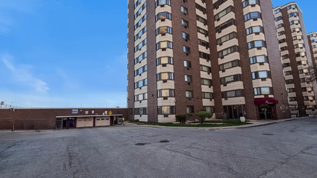 7337 South South Shore Drive Chicago IL 60649