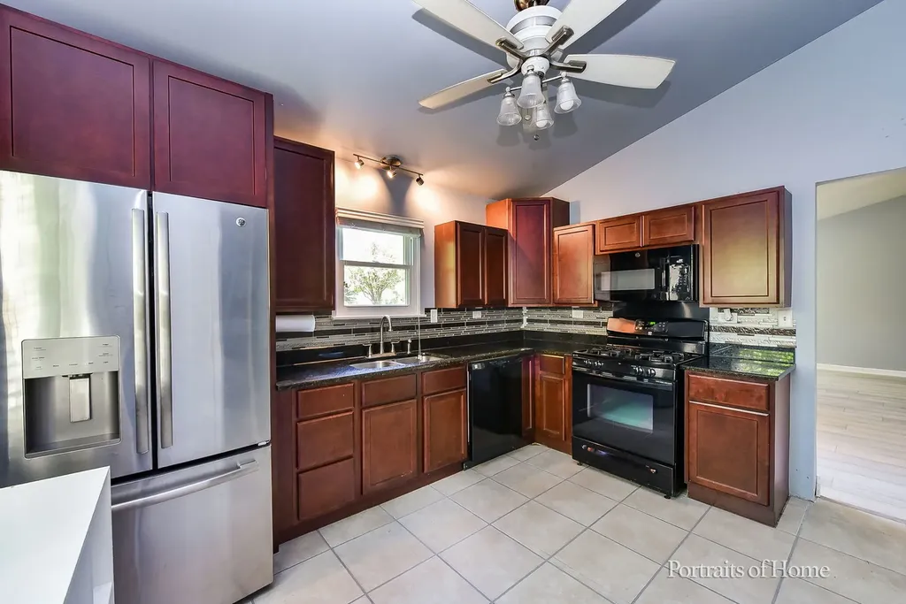 1000 Oakland Lane Aurora IL 60504