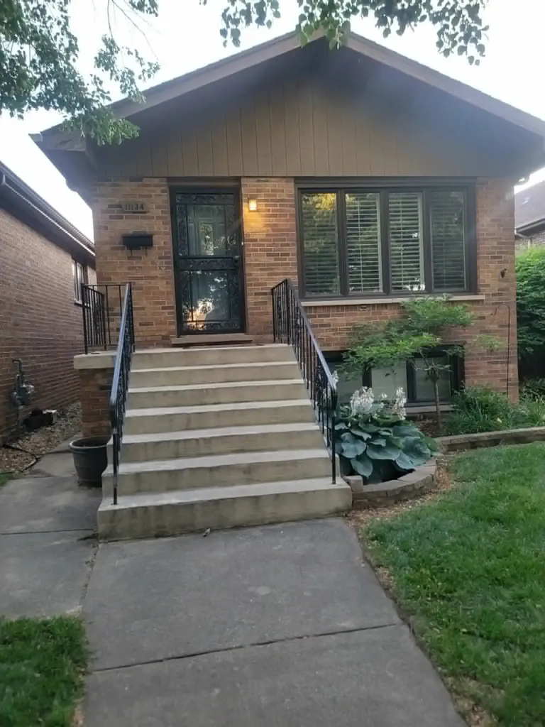 11134 South Sawyer Avenue Chicago IL 60655