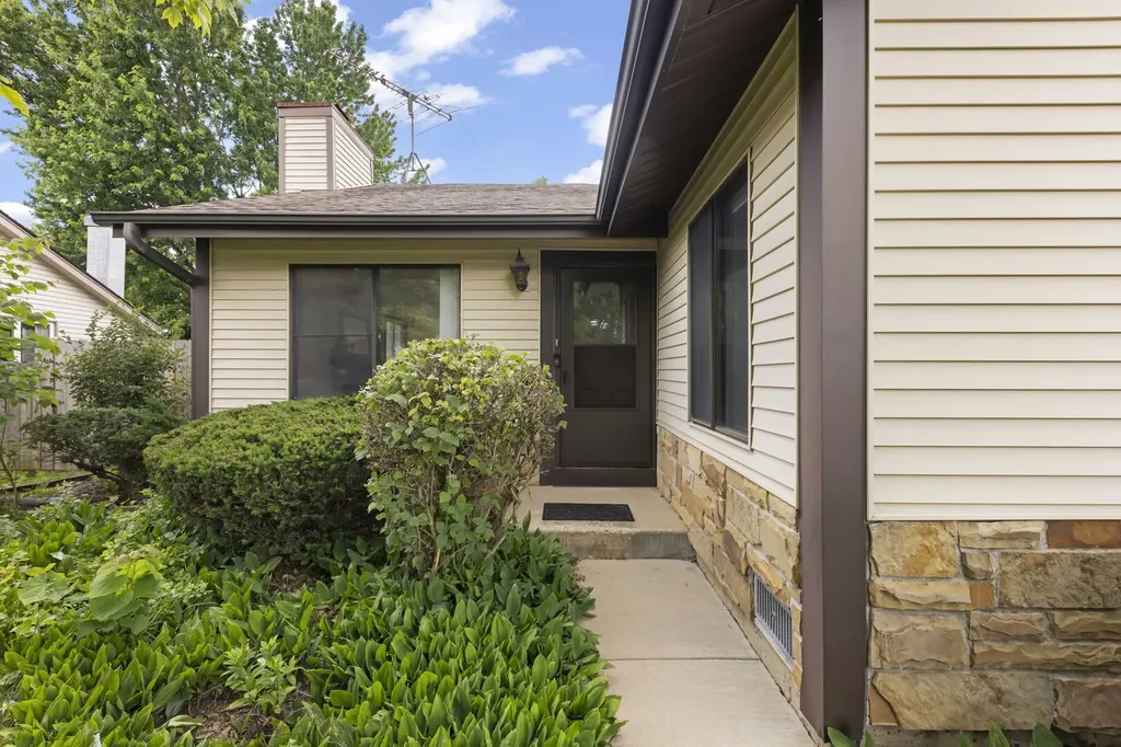 2S640 Continental Drive Warrenville IL 60555