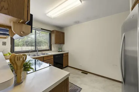 2S640 Continental Drive Warrenville IL 60555