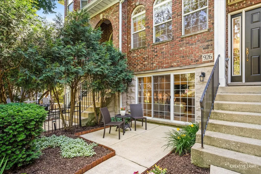 926 Shandrew Drive Naperville IL 60540