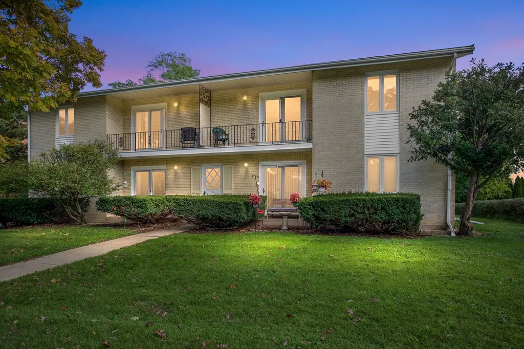 31 Green Oaks Drive Crystal Lake IL 60014