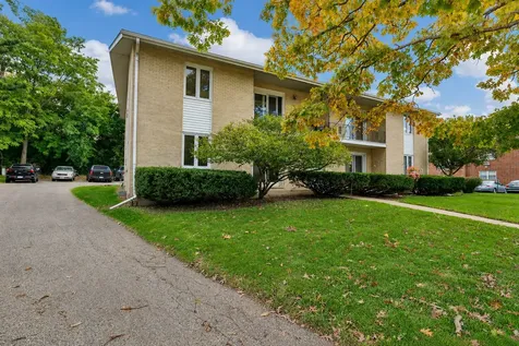 31 Green Oaks Drive Crystal Lake IL 60014