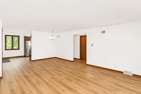 31 Green Oaks Drive Crystal Lake IL 60014