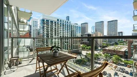 659 West Randolph Street Chicago IL 60661