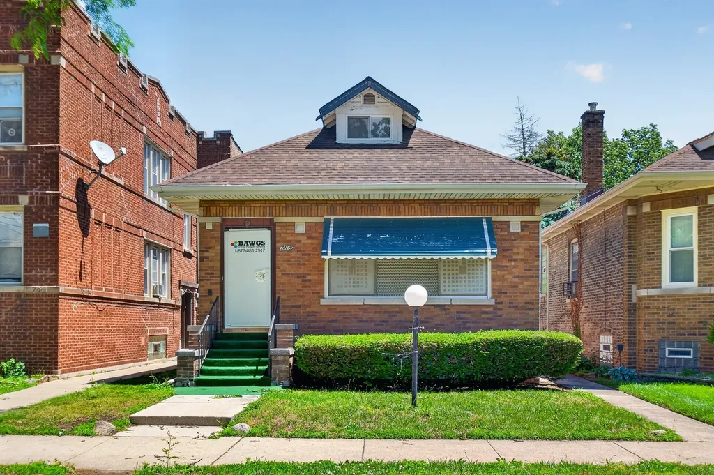 7915 South Calumet Avenue Chicago IL 60619