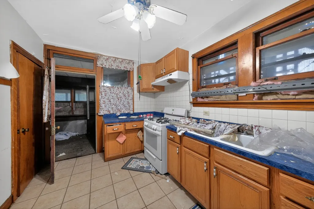 7915 South Calumet Avenue Chicago IL 60619