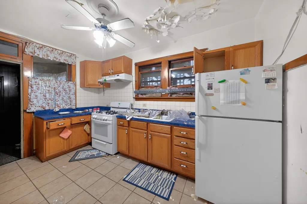 7915 South Calumet Avenue Chicago IL 60619