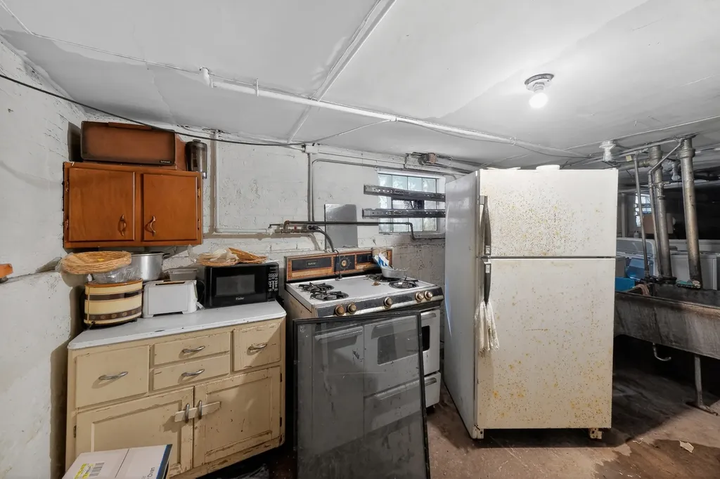 7915 South Calumet Avenue Chicago IL 60619