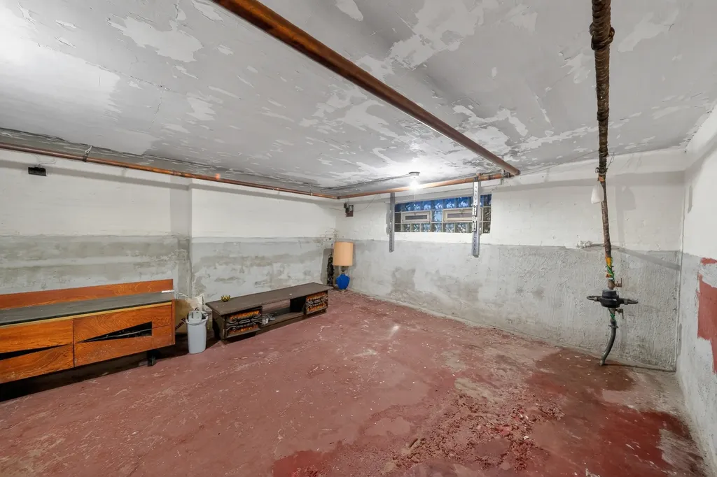 7915 South Calumet Avenue Chicago IL 60619