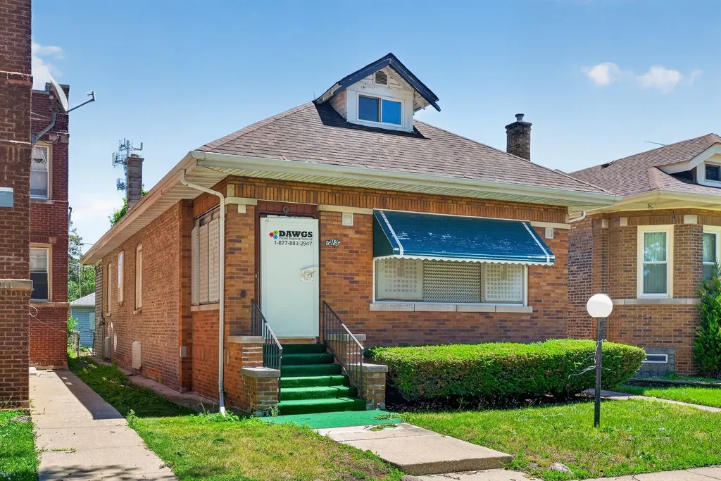 7915 South Calumet Avenue Chicago IL 60619