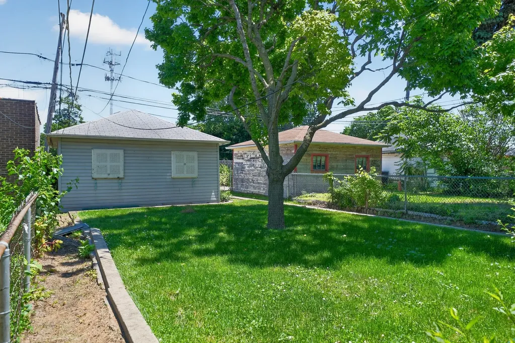 7915 South Calumet Avenue Chicago IL 60619