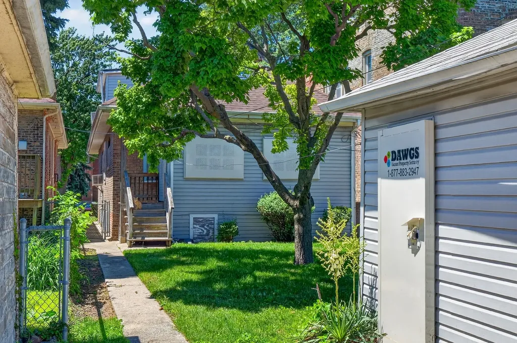 7915 South Calumet Avenue Chicago IL 60619