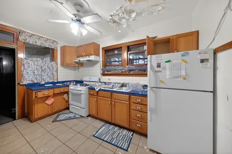 7915 South Calumet Avenue Chicago IL 60619