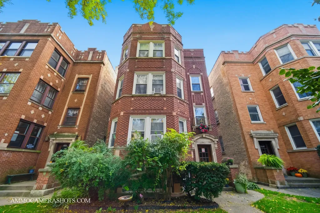 2045 West Farragut Avenue Chicago IL 60625