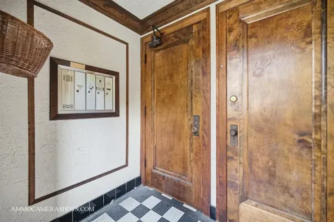 2045 West Farragut Avenue Chicago IL 60625