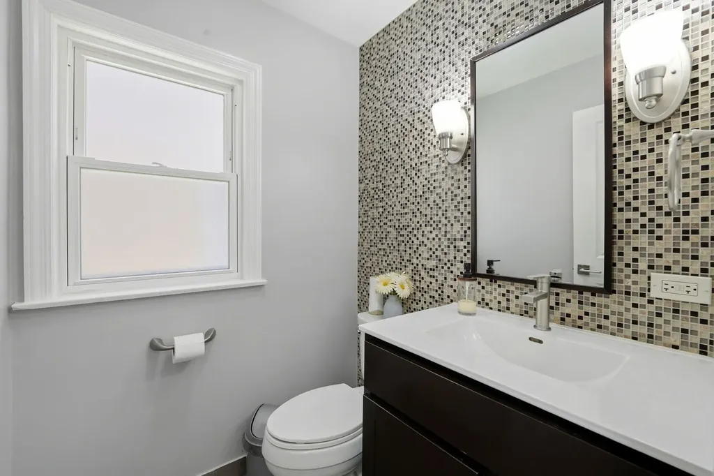 2924 West Jerome Street Chicago IL 60645