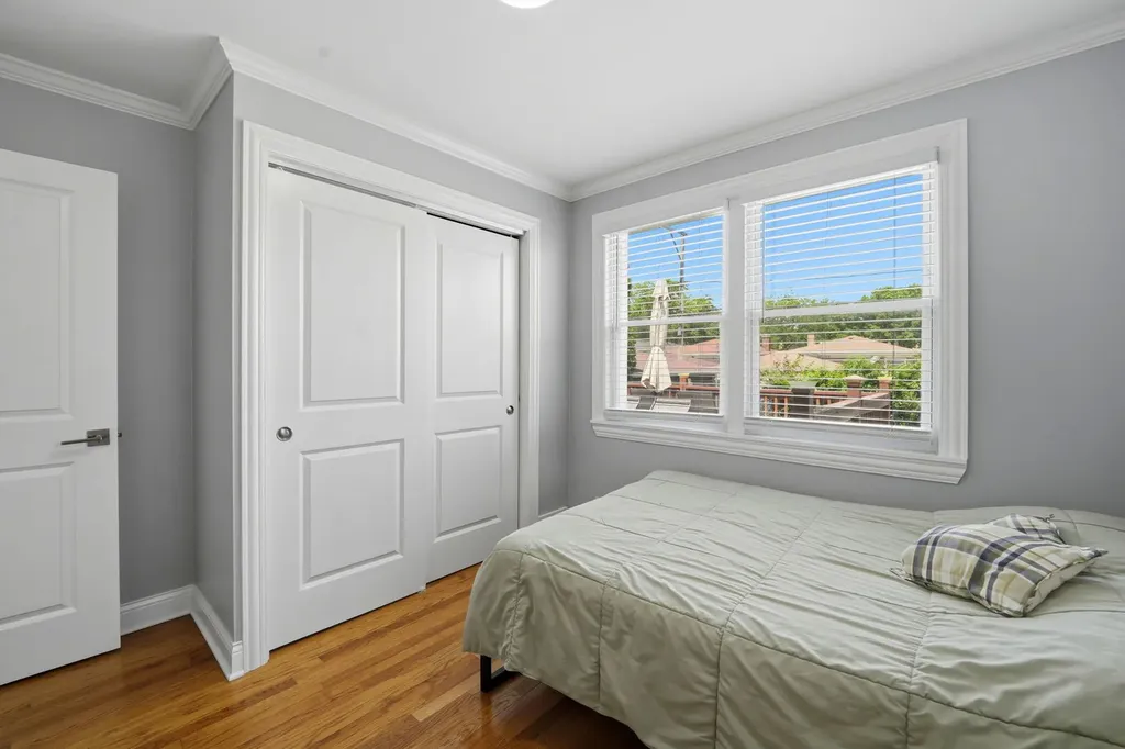 2924 West Jerome Street Chicago IL 60645