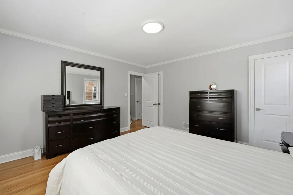 2924 West Jerome Street Chicago IL 60645