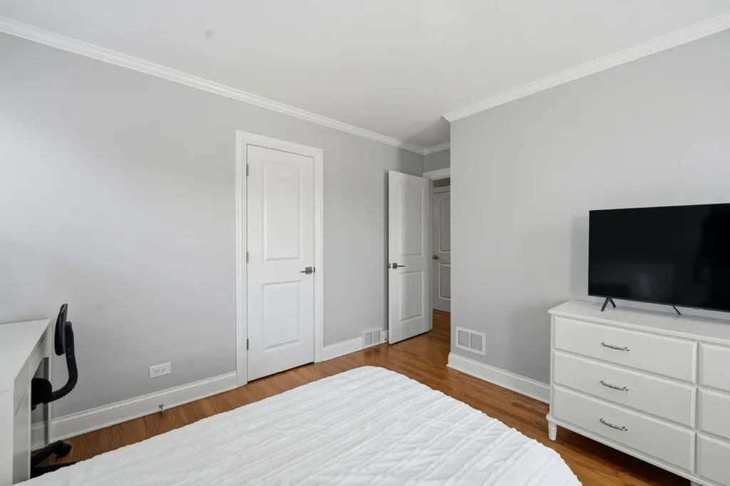 2924 West Jerome Street Chicago IL 60645
