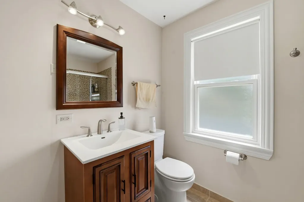 2924 West Jerome Street Chicago IL 60645