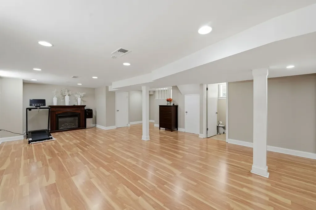 2924 West Jerome Street Chicago IL 60645