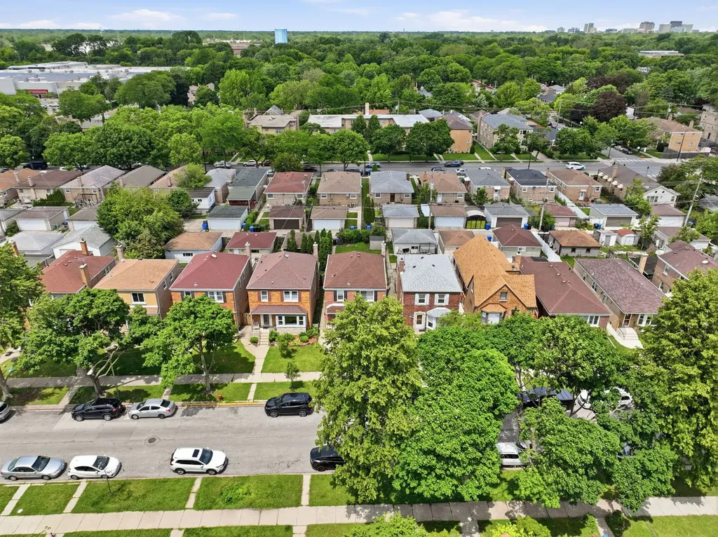2924 West Jerome Street Chicago IL 60645