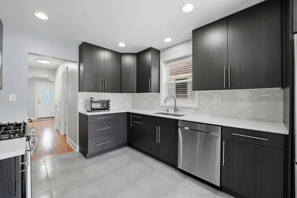 2924 West Jerome Street Chicago IL 60645